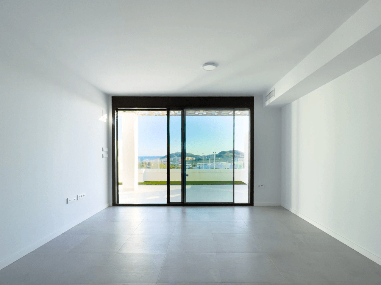 Apartamento moderno de 2 dormitorios en venta en Finestrat.