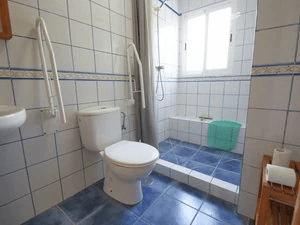 Casa unifamiliar en venta en Altea la Vella en una doble parcela con casa de huéspedes separada.