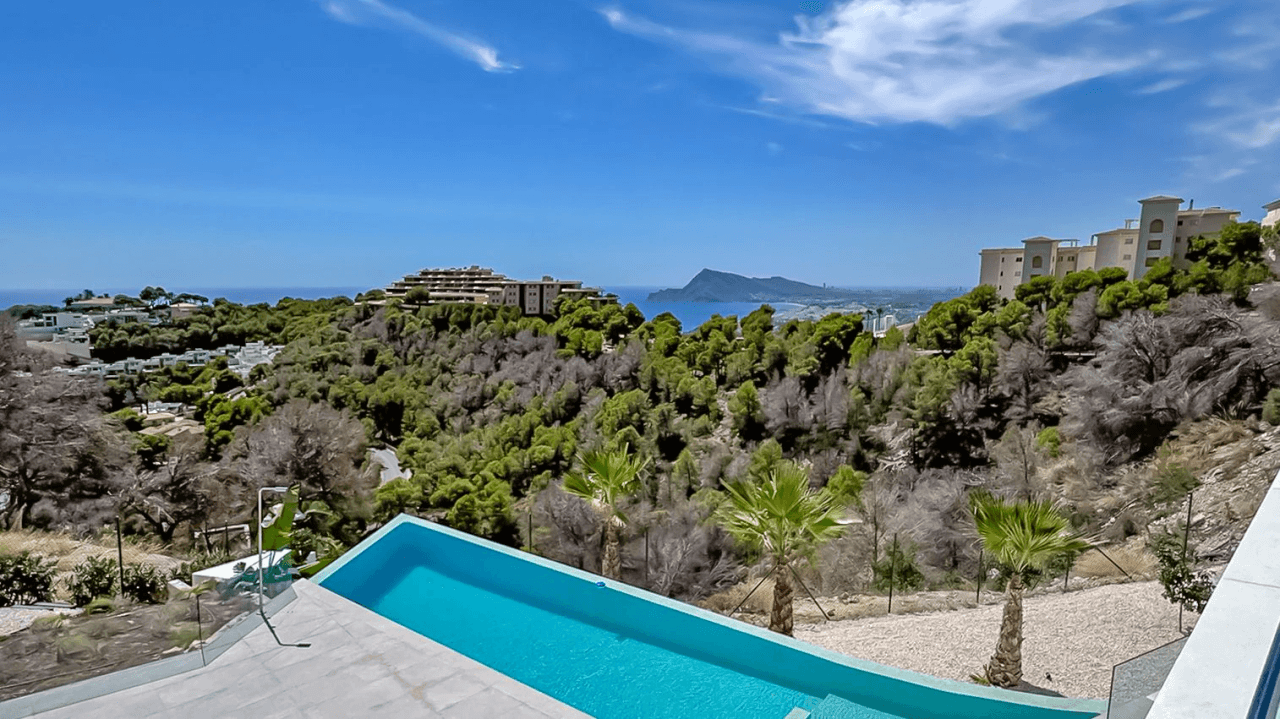Villa de nueva construcción en venta en Altea Hills con vistas al mar.