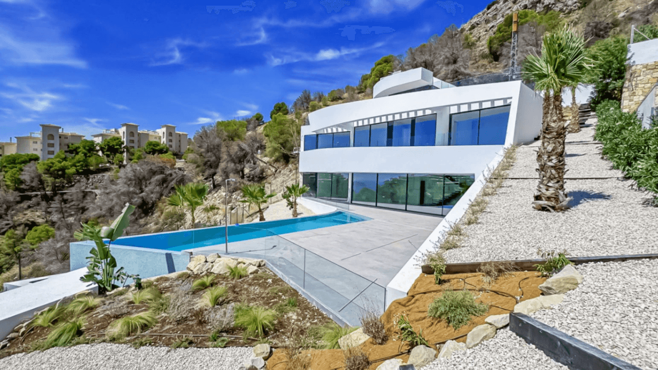 Villa de nueva construcción en venta en Altea Hills con vistas al mar.