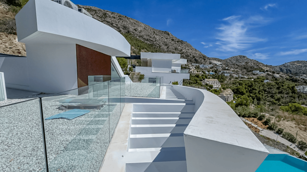 Villa de nueva construcción en venta en Altea Hills con vistas al mar.