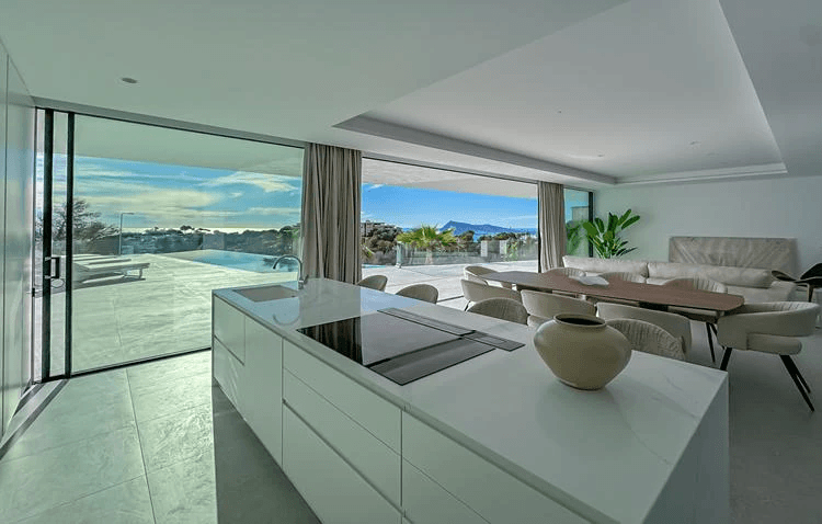 Villa de nueva construcción en venta en Altea Hills con vistas al mar.