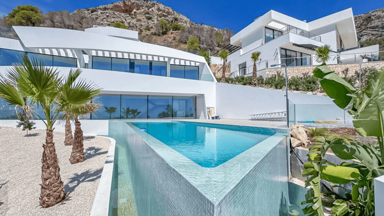 Villa de nueva construcción en venta en Altea Hills con vistas al mar.