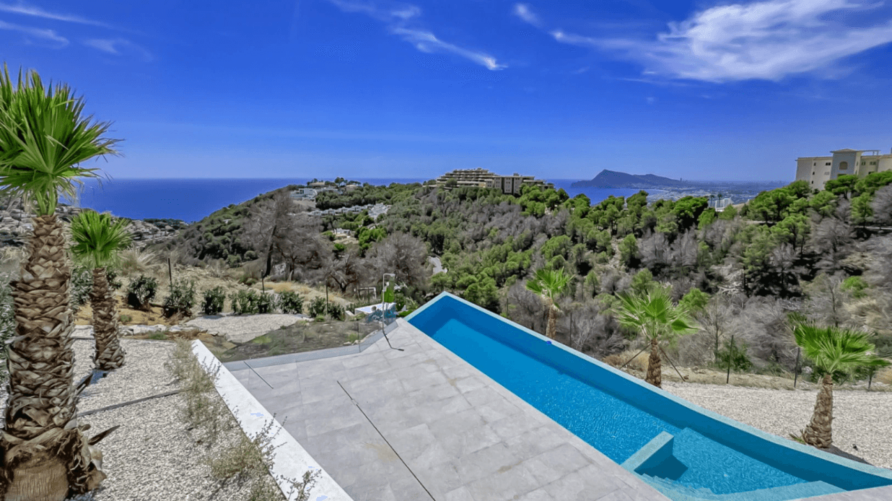 Villa de nueva construcción en venta en Altea Hills con vistas al mar.
