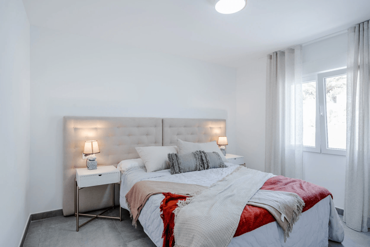 Villa recién renovada a solo 300m de Puerto Blanco en Calpe en venta.