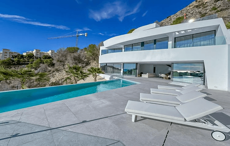 Villa de nueva construcción en venta en Altea Hills con vistas al mar.