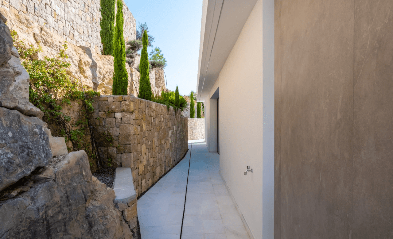 Impresionante villa de nueva construcción en Benissa con vistas panorámicas al mar de la costa
