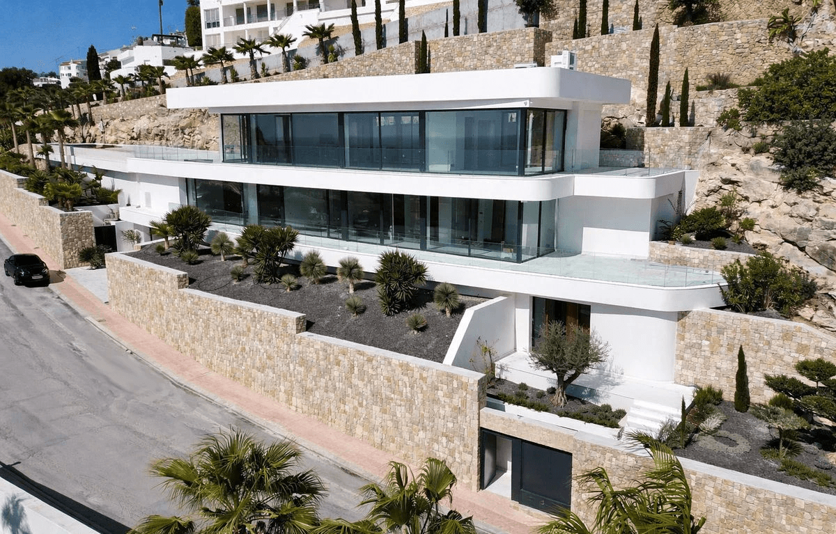 Impresionante villa de nueva construcción en Benissa con vistas panorámicas al mar de la costa