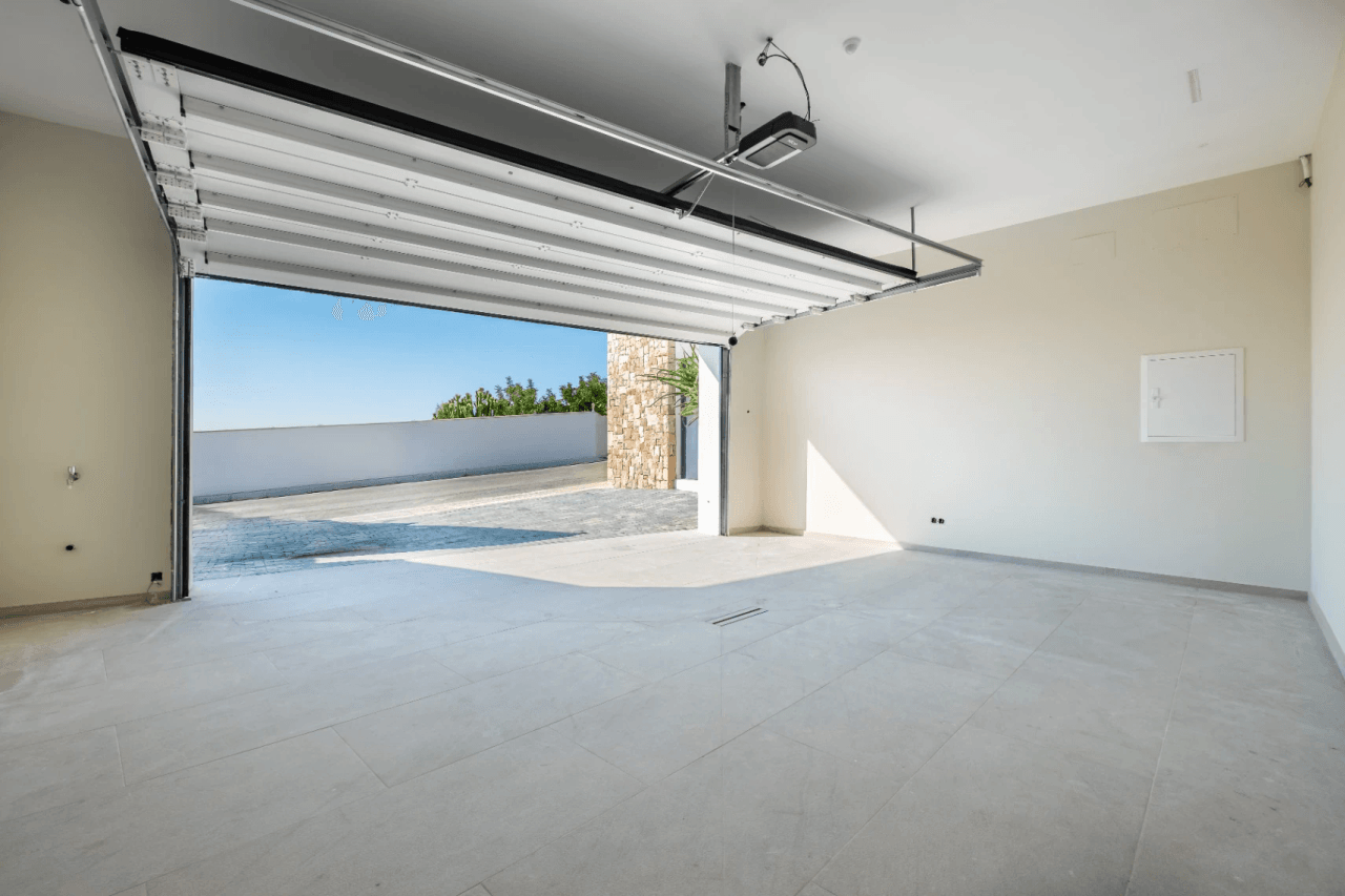 Impresionante villa de nueva construcción en Benissa con vistas panorámicas al mar de la costa