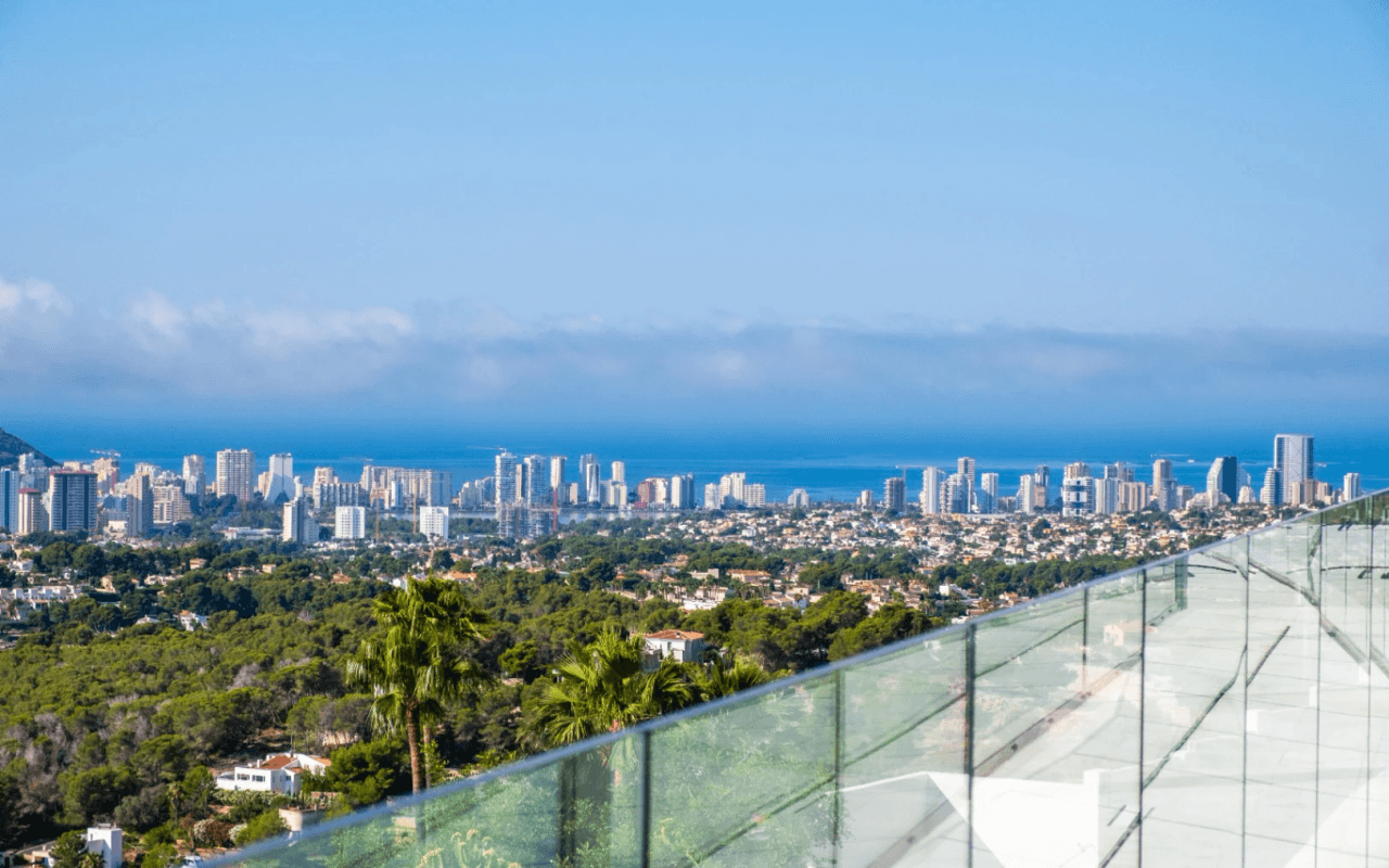 Impresionante villa de nueva construcción en Benissa con vistas panorámicas al mar de la costa