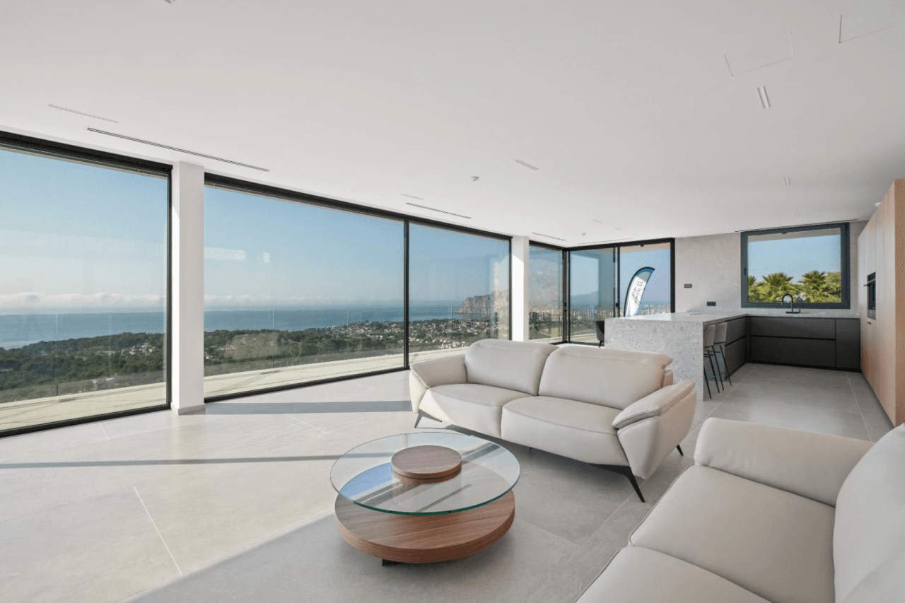 Impresionante villa de nueva construcción en Benissa con vistas panorámicas al mar de la costa