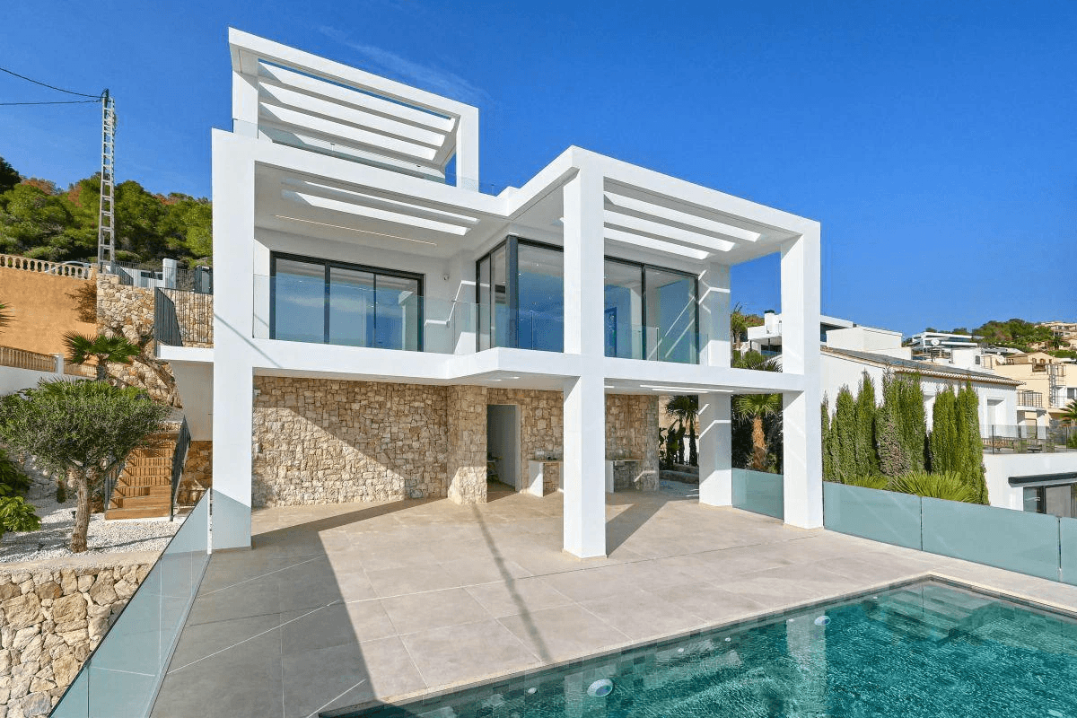 Villa moderne neuve avec vue panoramique sur la mer à Calpe.