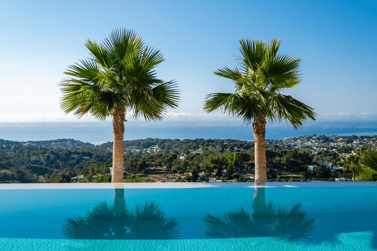 Impresionante villa de nueva construcción en Benissa con vistas panorámicas al mar de la costa