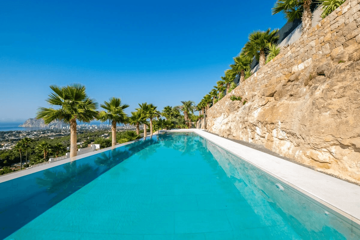 Impresionante villa de nueva construcción en Benissa con vistas panorámicas al mar de la costa