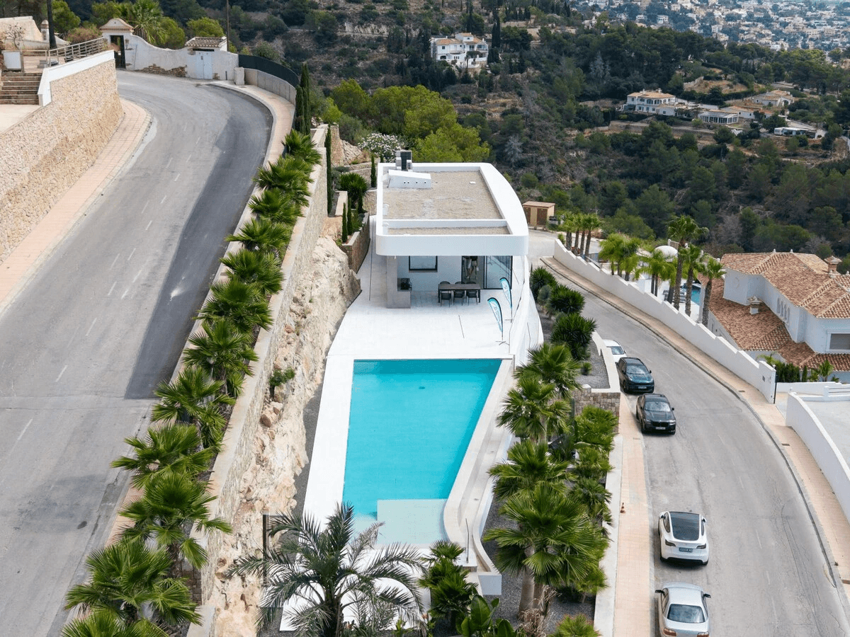 Impresionante villa de nueva construcción en Benissa con vistas panorámicas al mar de la costa