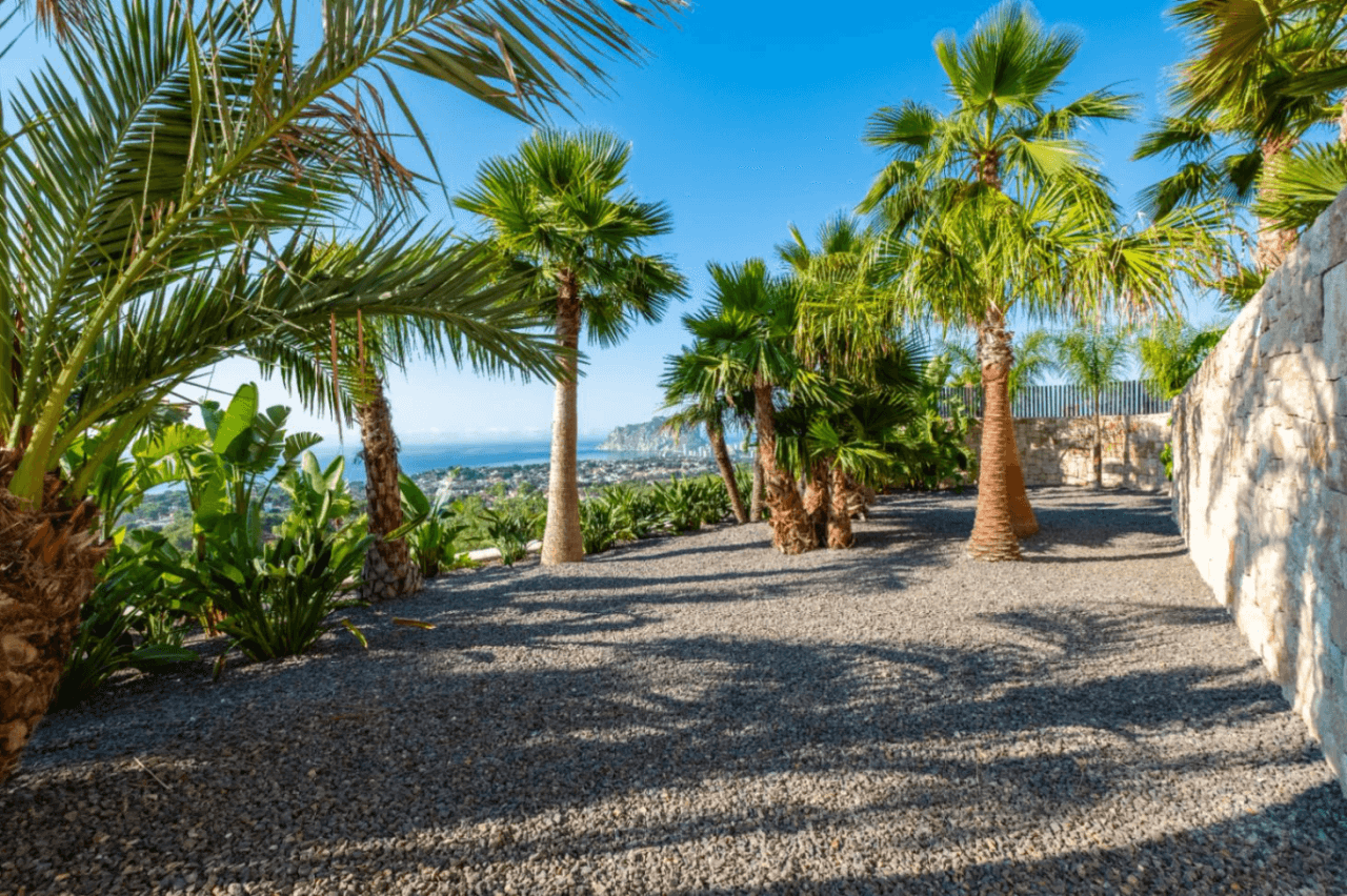 Impresionante villa de nueva construcción en Benissa con vistas panorámicas al mar de la costa