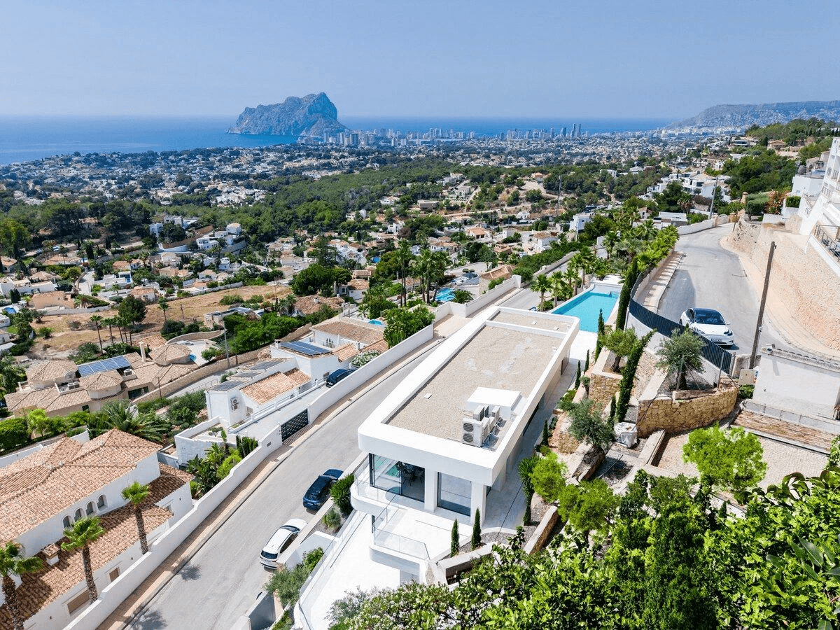 Impresionante villa de nueva construcción en Benissa con vistas panorámicas al mar de la costa