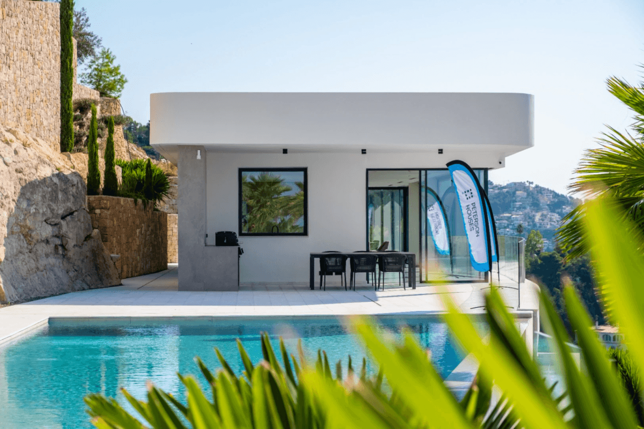 Impresionante villa de nueva construcción en Benissa con vistas panorámicas al mar de la costa