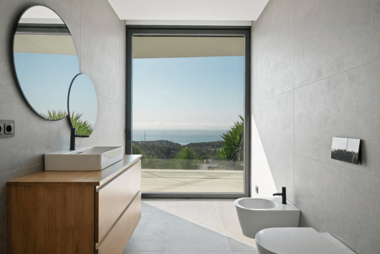 Impresionante villa de nueva construcción en Benissa con vistas panorámicas al mar de la costa