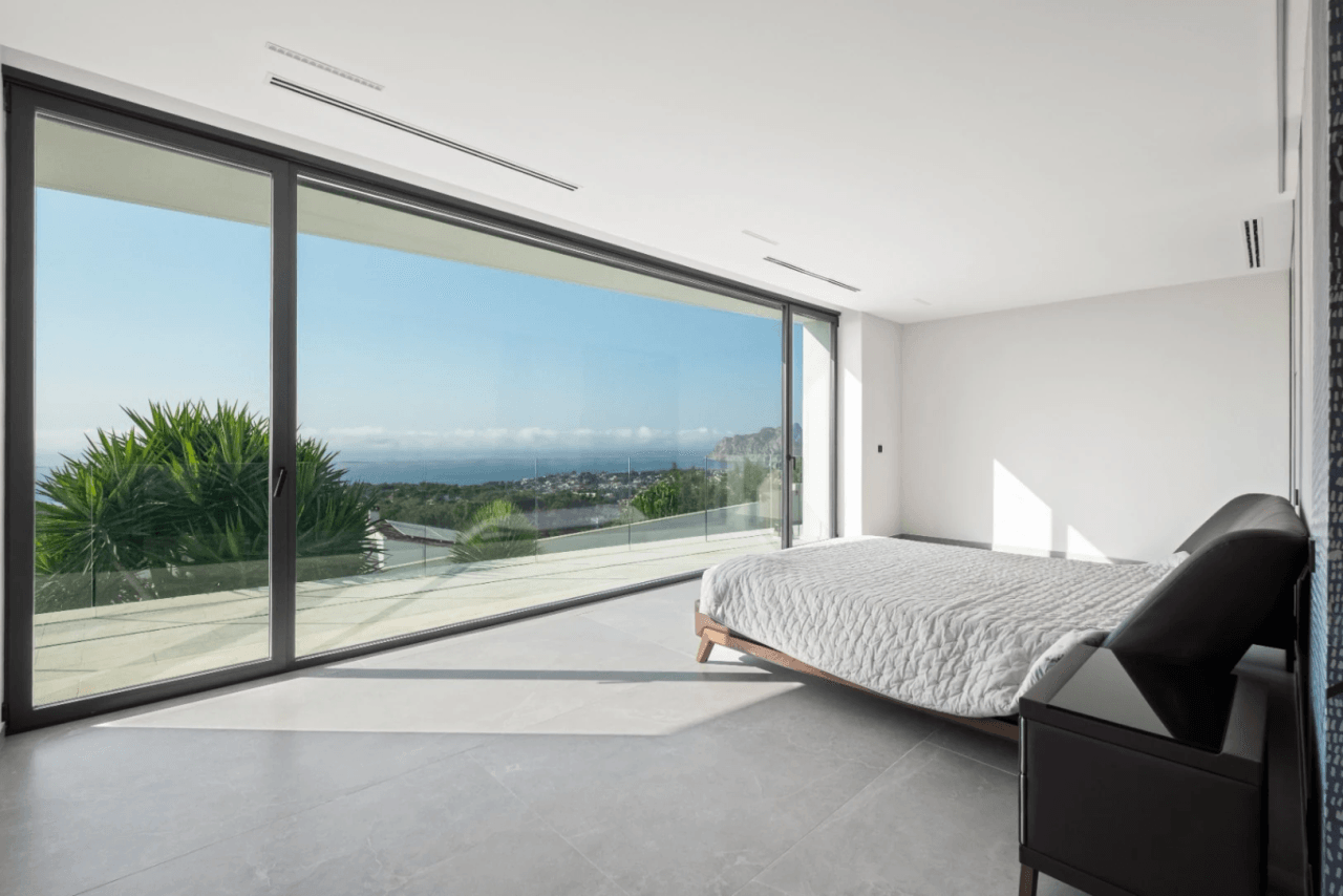 Impresionante villa de nueva construcción en Benissa con vistas panorámicas al mar de la costa