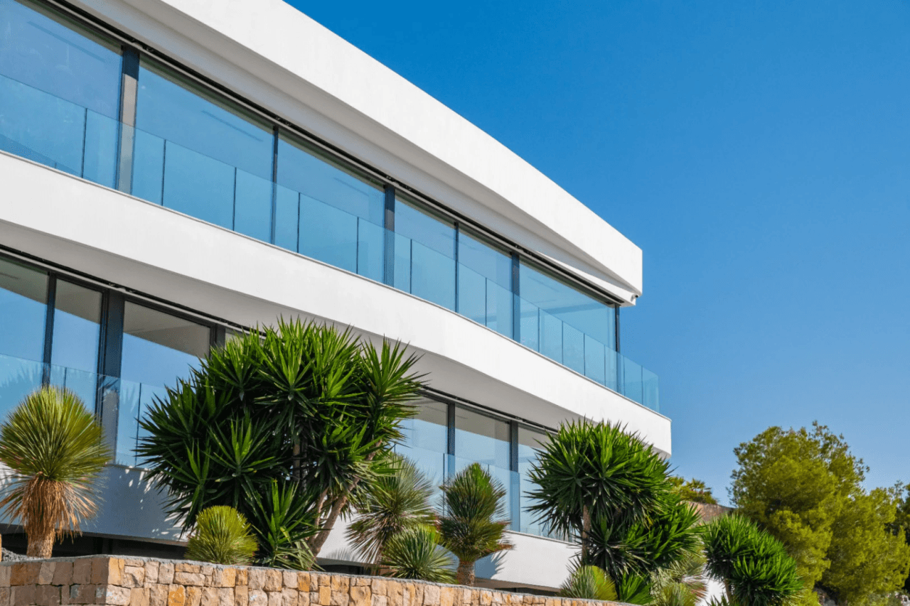 Impresionante villa de nueva construcción en Benissa con vistas panorámicas al mar de la costa