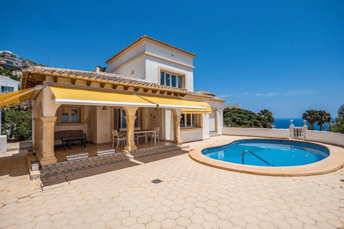 Spectaculaire villa in Altea Hills met uitzicht op de zee en de bergen te koop.