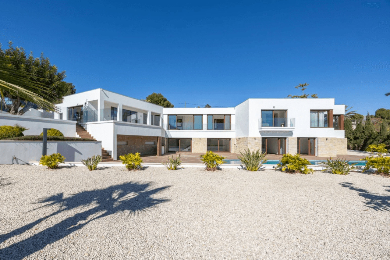 Villa moderne et spacieuse avec vue sur la mer